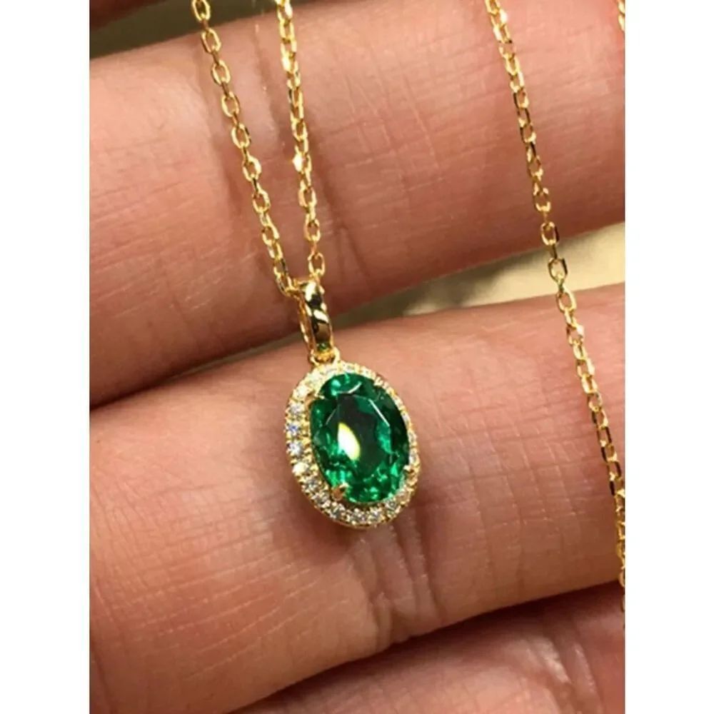 The oval emerald pendant necklace plated in 18k gold with lab created stones
